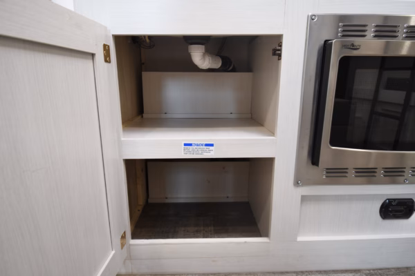 Slick & Spacious Short Trailer w/ Bunks - $82/wk - Image 8