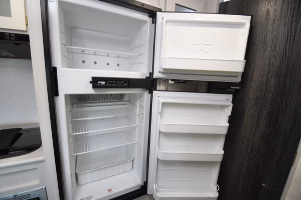 Slick & Spacious Short Trailer w/ Bunks - $82/wk - Image 10