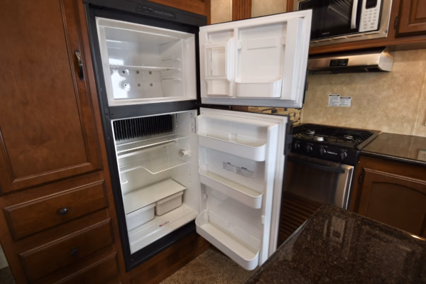 Spacious Fifth Perfect for the Lakefront - $86/wk --- ON SALE - Image 11