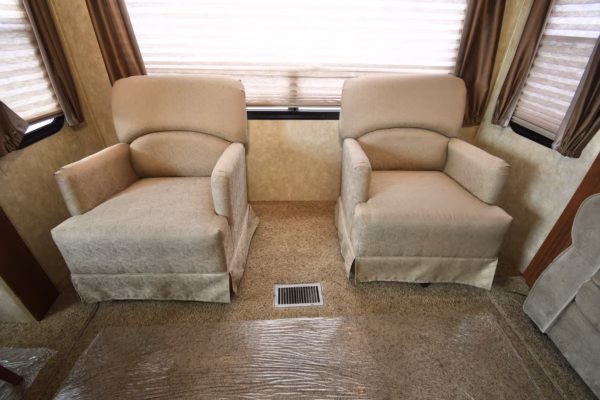 Spacious Fifth Perfect for the Lakefront - $86/wk --- ON SALE - Image 15