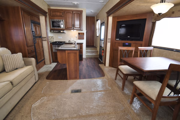 Spacious Fifth Perfect for the Lakefront - $86/wk --- ON SALE - Image 16