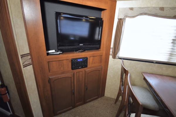 Spacious Fifth Perfect for the Lakefront - $86/wk --- ON SALE - Image 18