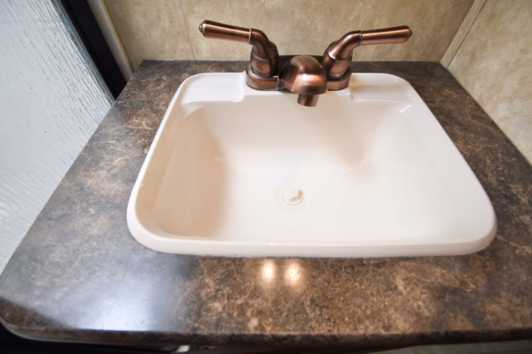 Spacious Fifth Perfect for the Lakefront - $86/wk --- ON SALE - Image 20