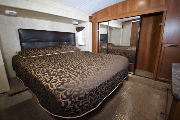 Spacious Fifth Perfect for the Lakefront - $86/wk --- ON SALE - Image 24