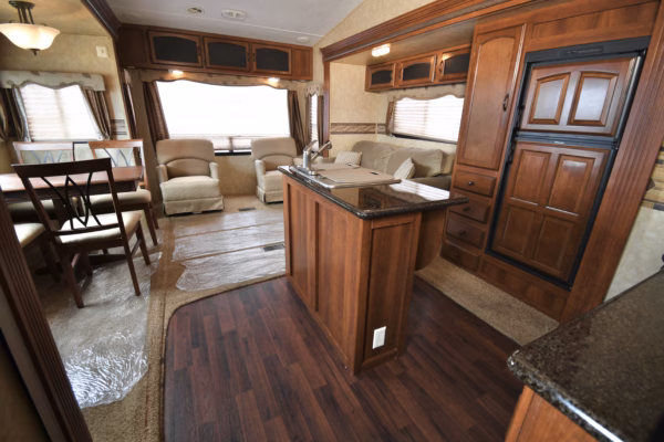 Spacious Fifth Perfect for the Lakefront - $86/wk --- ON SALE - Image 6