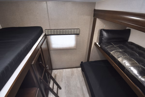 Bunkhouse Fifth w/ 1.5 Baths & Camp Kitchen - $133/wk - Image 17