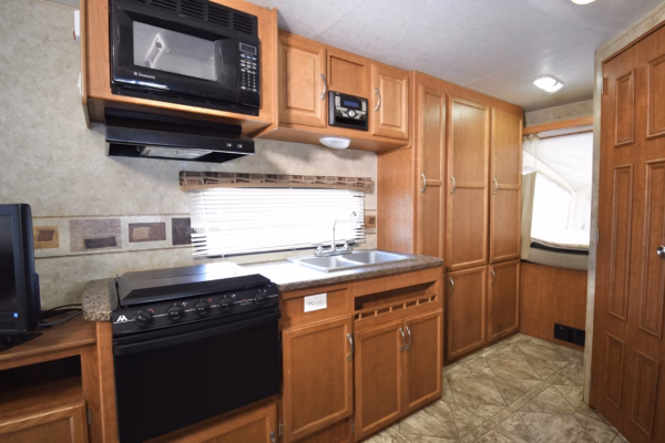Lightweight Family Trailer w/ Tons of Storage - $65/wk - Image 10