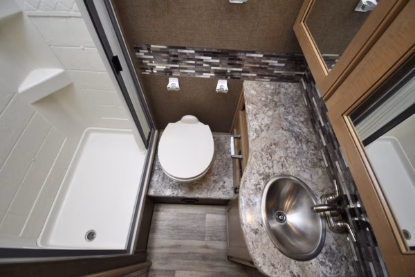 Spacious Class C w/ a Bunk & Lots of Storage - $205/wk - Image 14