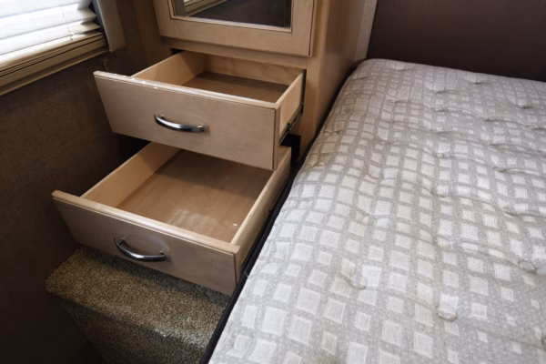 Spacious Class C w/ a Bunk & Lots of Storage - $205/wk - Image 20