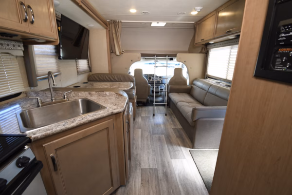 Spacious Class C w/ a Bunk & Lots of Storage - $205/wk - Image 21