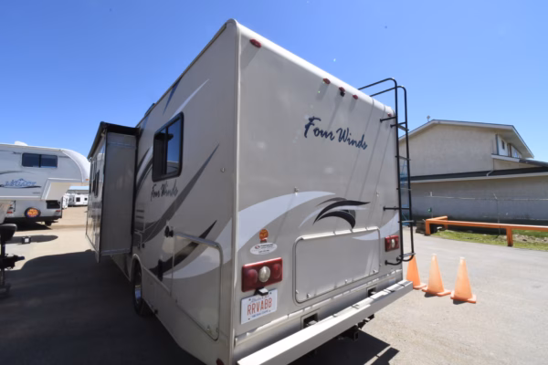 Spacious Class C w/ a Bunk & Lots of Storage - $205/wk - Image 4