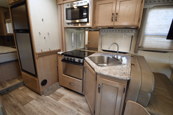 Spacious Class C w/ a Bunk & Lots of Storage - $205/wk - Image 9