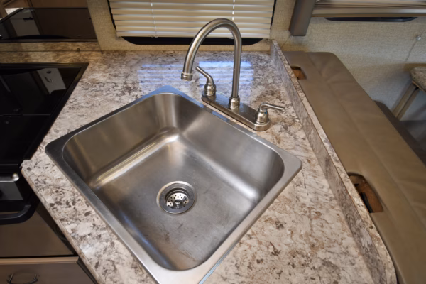 Spacious Class C w/ a Bunk & Lots of Storage - $205/wk - Image 10