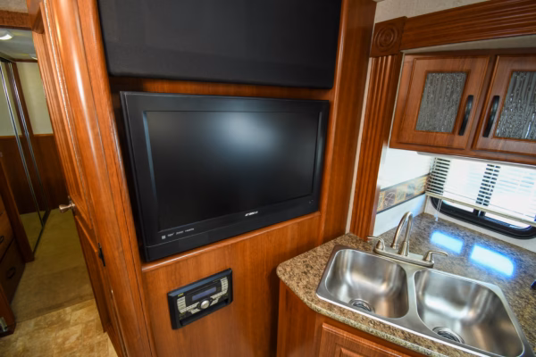 Lower Mileage Older Spacious Class A - $181/wk - Image 14