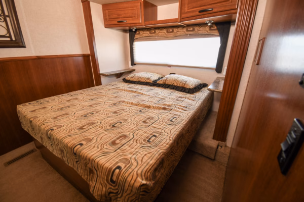 Lower Mileage Older Spacious Class A - $181/wk - Image 19