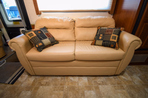 Lower Mileage Older Spacious Class A - $181/wk - Image 23