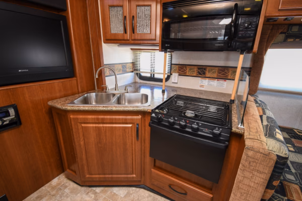 Lower Mileage Older Spacious Class A - $181/wk - Image 9