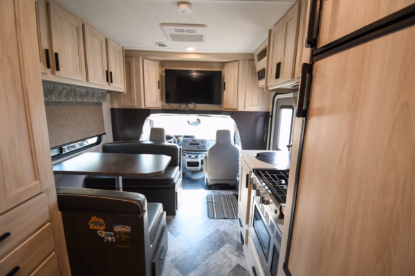 Lower Mileage & Short 1-Slide Class C - $184/wk - Image 20