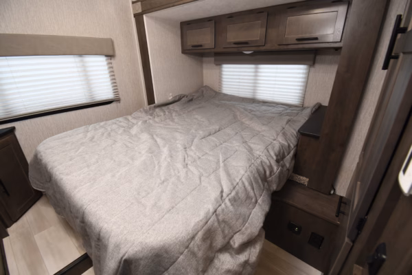 Low-Mileage Sleek Class C - $252/wk - Image 19