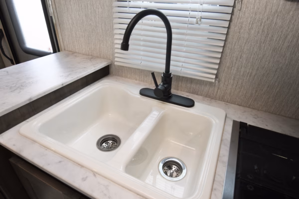 Low-Mileage Sleek Class C - $252/wk - Image 9