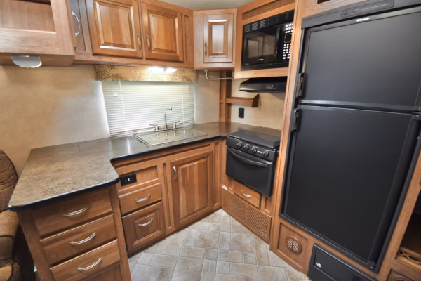 Pure Relaxing & Spacious Rear Kitchen Fifth - $73/wk - Image 9