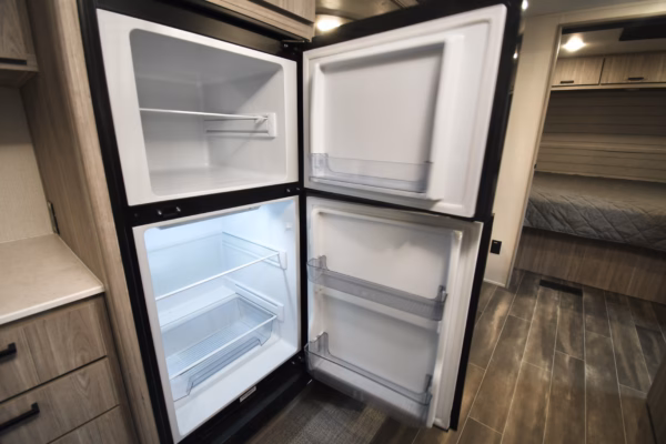 Slick Lightweight Couples' w/ Tons of Storage - $96/wk - Image 10