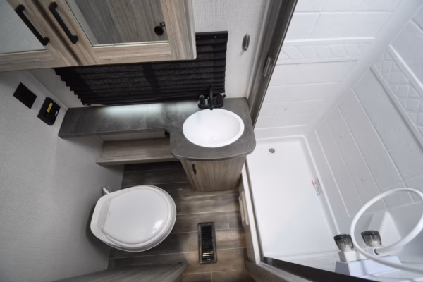 Slick Lightweight Couples' w/ Tons of Storage - $96/wk - Image 14