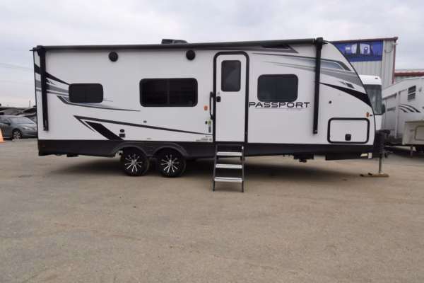 Slick Lightweight Couples' w/ Tons of Storage - $96/wk - Image 3