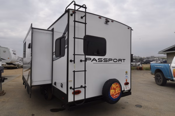 Slick Lightweight Couples' w/ Tons of Storage - $96/wk - Image 5