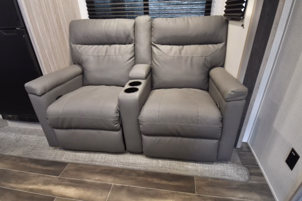 Slick Lightweight Couples' w/ Tons of Storage - $96/wk - Image 7