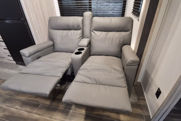 Slick Lightweight Couples' w/ Tons of Storage - $96/wk - Image 8