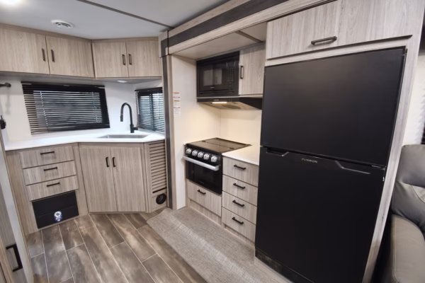 Slick Lightweight Couples' w/ Tons of Storage - $96/wk - Image 9