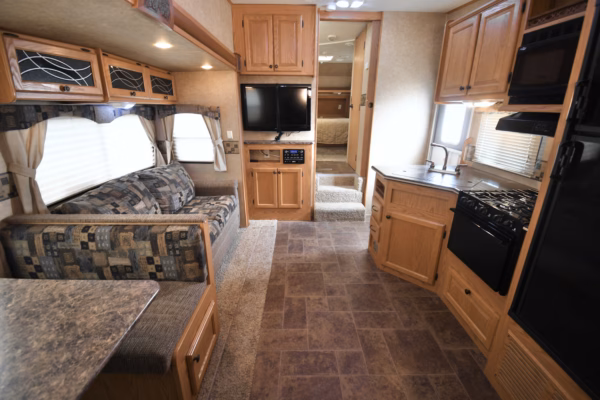 Bunkhouse Fifth w/ Pull-Out Rear Storage - $85/wk - Image 17