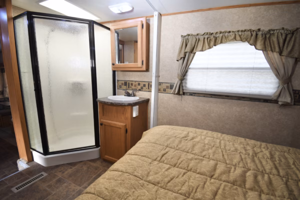 Bunkhouse Fifth w/ Pull-Out Rear Storage - $85/wk - Image 24