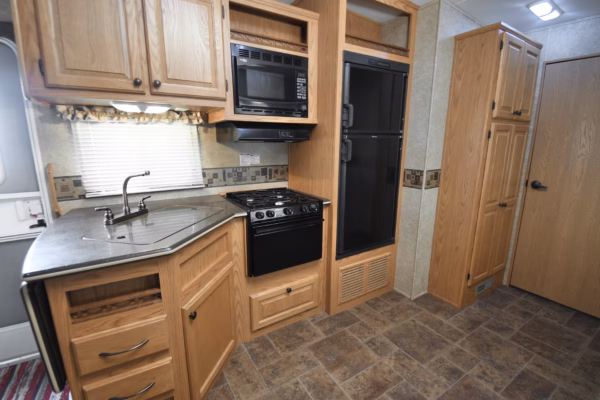 Bunkhouse Fifth w/ Pull-Out Rear Storage - $85/wk - Image 7