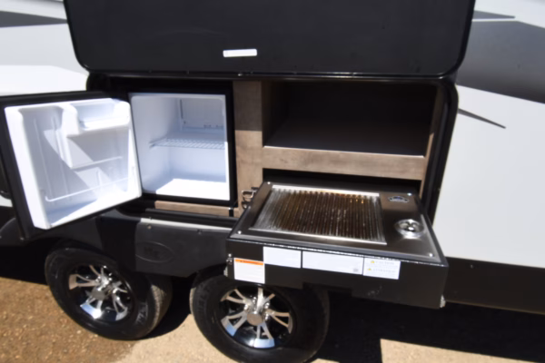 Luxury 1-Slide for Rugged Travelers - $96/wk - Image 4