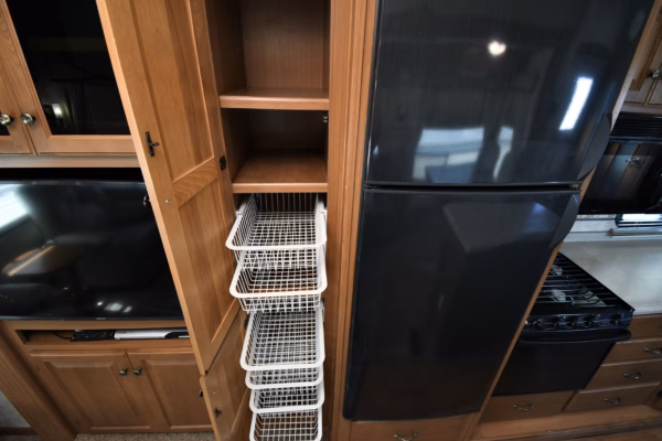 Spacious, Luxury Fifth w/ EXT TV & Kitchen Island - $104/wk - Image 11
