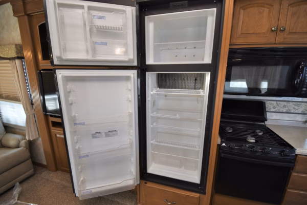 Spacious, Luxury Fifth w/ EXT TV & Kitchen Island - $104/wk - Image 12