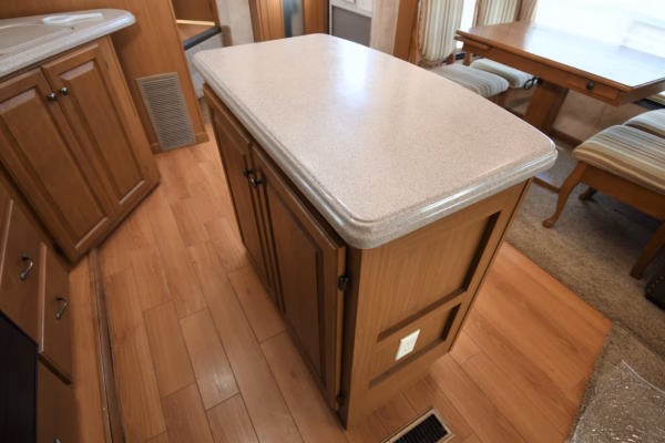 Spacious, Luxury Fifth w/ EXT TV & Kitchen Island - $104/wk - Image 13