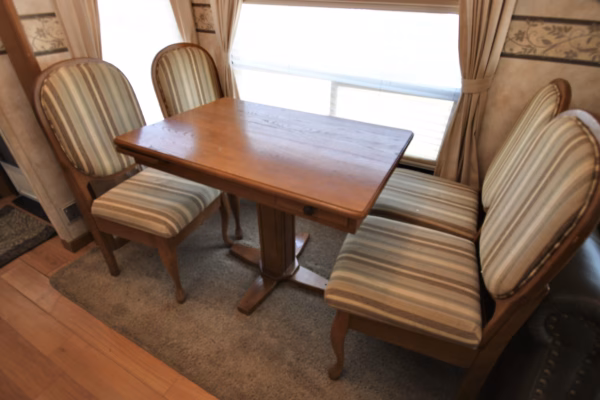 Spacious, Luxury Fifth w/ EXT TV & Kitchen Island - $104/wk - Image 15