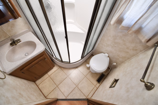 Spacious, Luxury Fifth w/ EXT TV & Kitchen Island - $104/wk - Image 24