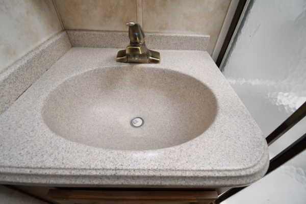 Spacious, Luxury Fifth w/ EXT TV & Kitchen Island - $104/wk - Image 25