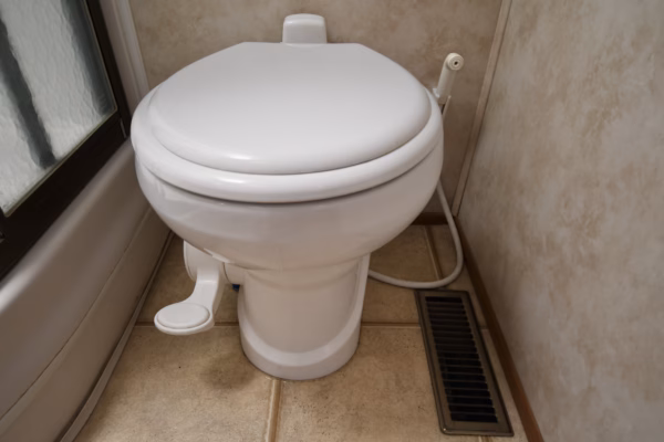 Spacious, Luxury Fifth w/ EXT TV & Kitchen Island - $104/wk - Image 27