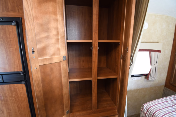 Spacious, Relaxing Couples Trailer w/ Reading Nook - $62/wk - Image 12