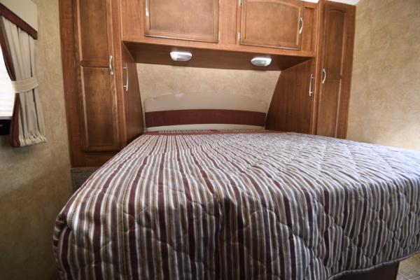 Spacious, Relaxing Couples Trailer w/ Reading Nook - $62/wk - Image 13