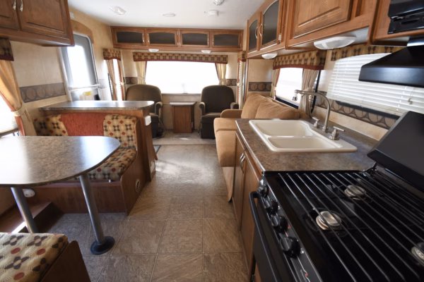 Spacious, Relaxing Couples Trailer w/ Reading Nook - $62/wk - Image 19