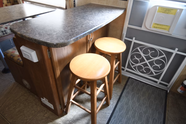 Spacious, Relaxing Couples Trailer w/ Reading Nook - $62/wk - Image 21