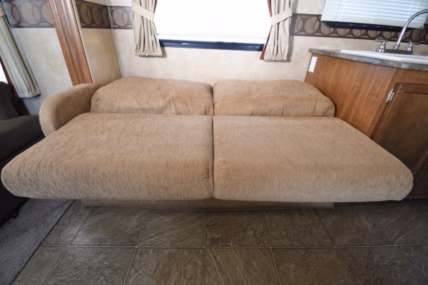Spacious, Relaxing Couples Trailer w/ Reading Nook - $62/wk - Image 7