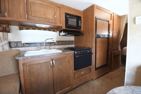 Spacious, Relaxing Couples Trailer w/ Reading Nook - $62/wk - Image 8