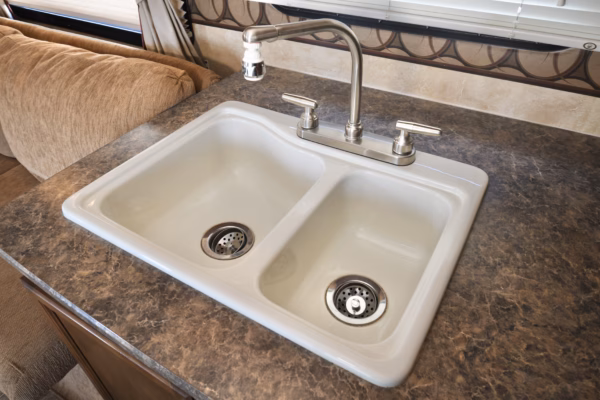 Spacious, Relaxing Couples Trailer w/ Reading Nook - $62/wk - Image 9